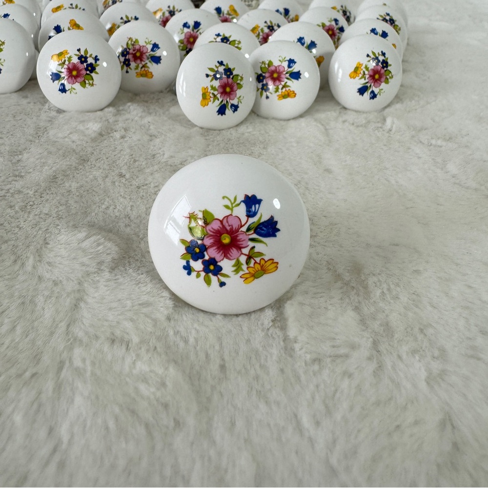 Belwith P760 White Floral Porcelain Drawer Knobs English Cozy 1-3/8" Set of 26